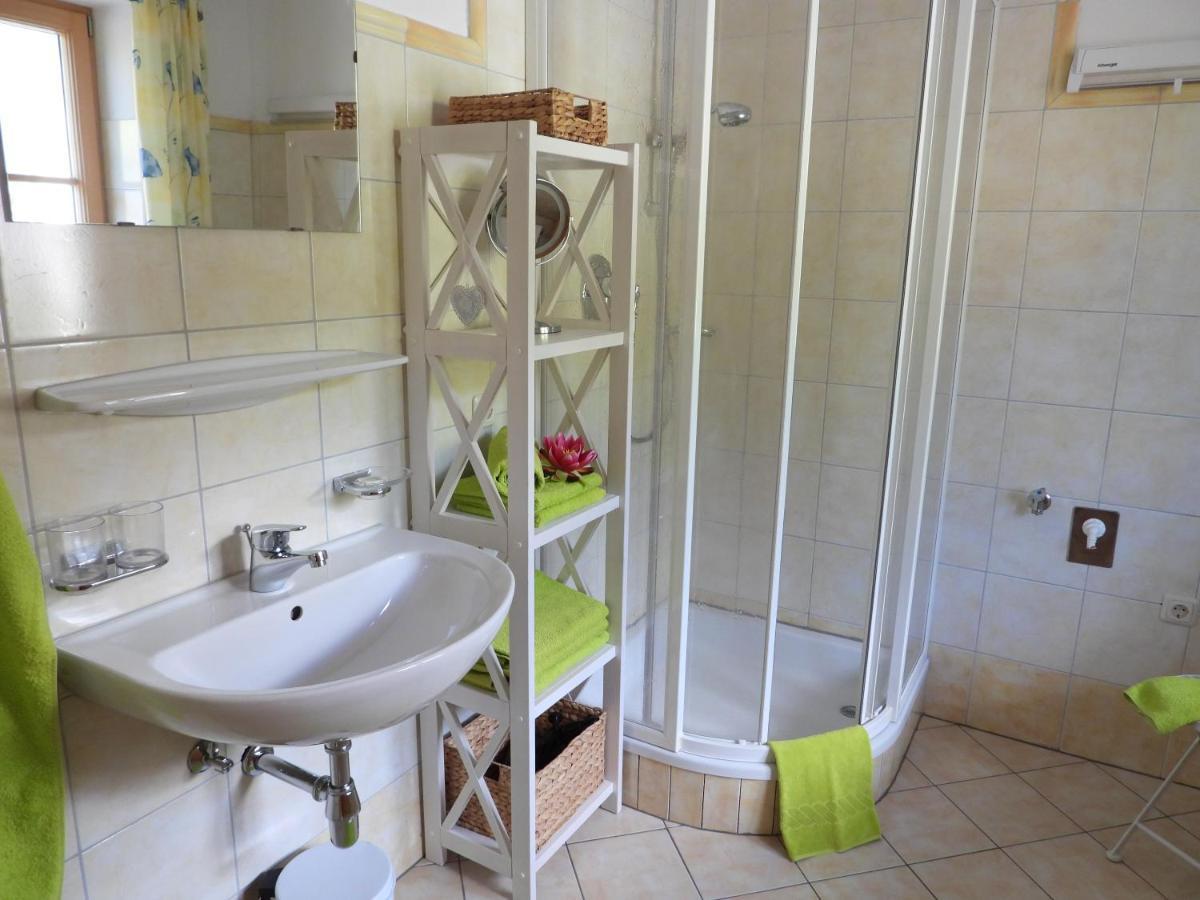 Bio-Bauernhof Einberghof Apartamento Pfarrwerfen Exterior foto