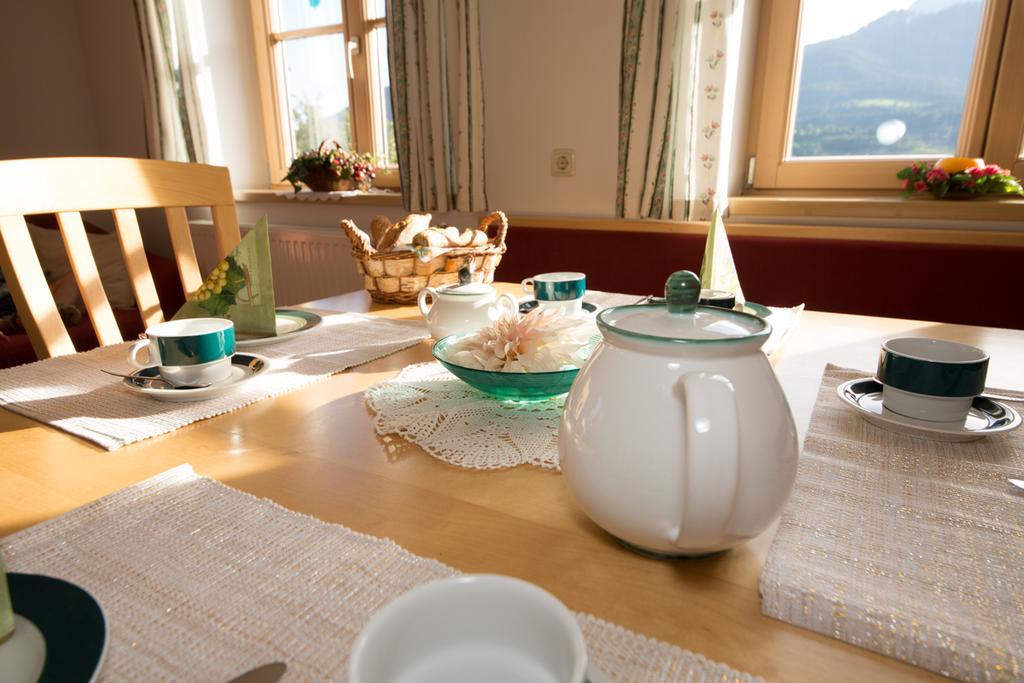 Bio-Bauernhof Einberghof Apartamento Pfarrwerfen Exterior foto