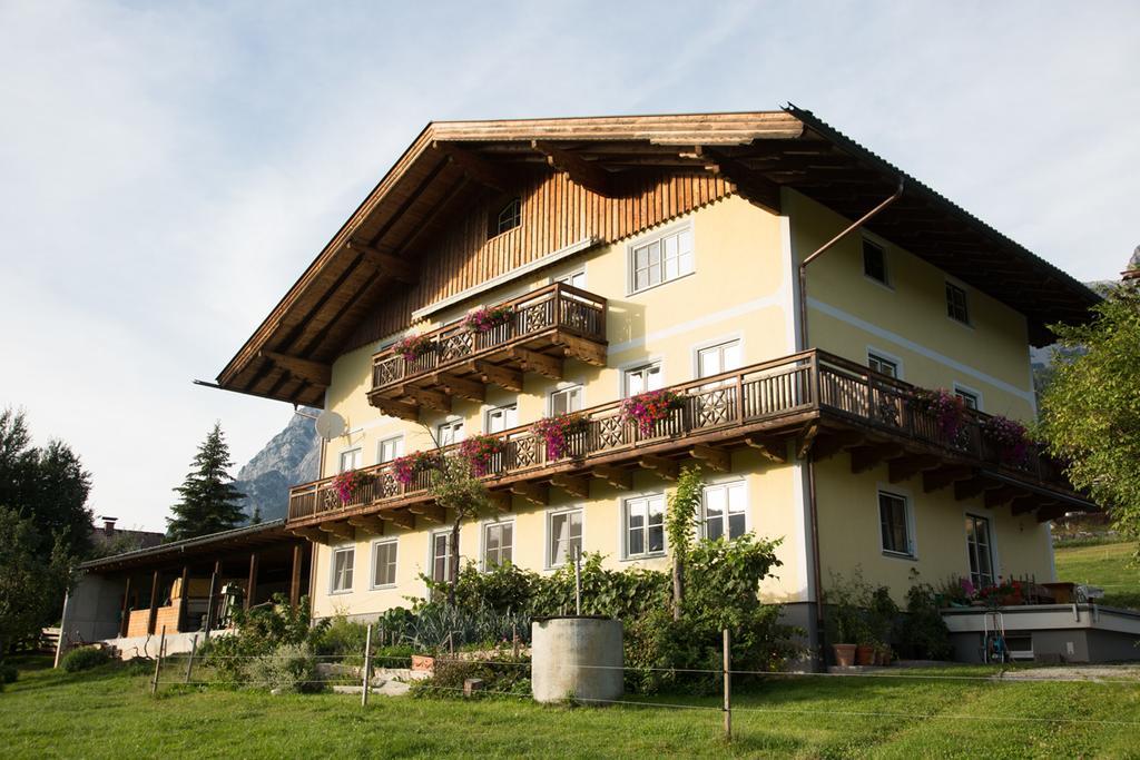 Bio-Bauernhof Einberghof Apartamento Pfarrwerfen Exterior foto